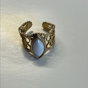 Sarah Coventry adjustable ring with White Stone